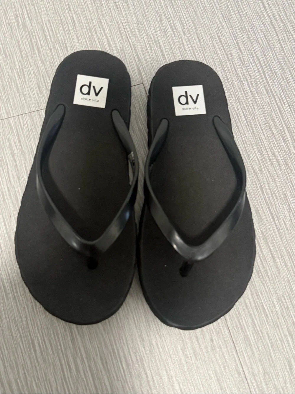 DV Dolce Vita Zibbie Girls Flip Flops Black EVA Foam Sandals Size 1 NWOB